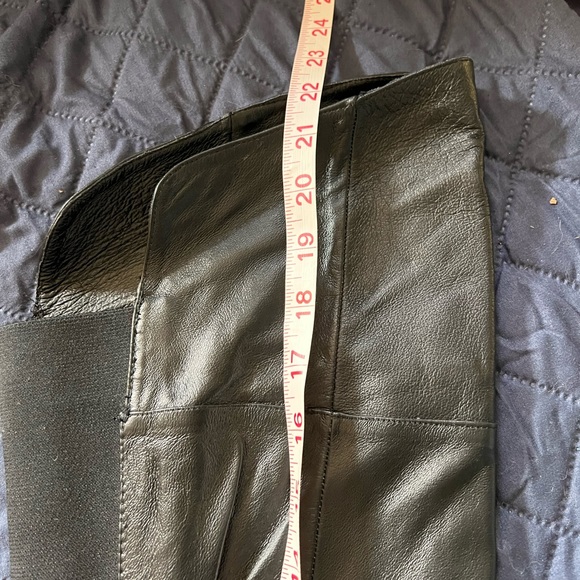 Above knee, black, vegan, Chinese laundry, flat boot, fits a thicker calf - Picture 5 of 5